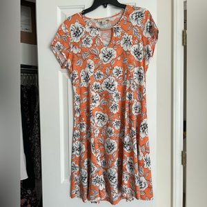 Pretty patterned dress!